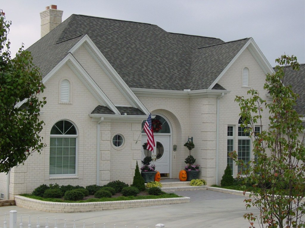 Picture of: ivory cream  House exterior, House paint exterior, Brick exterior